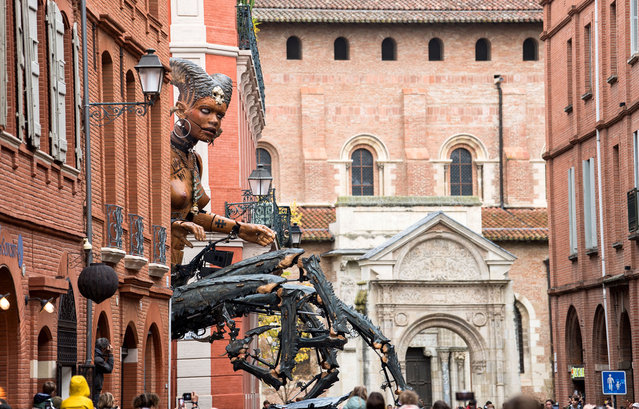 The human head scorpion and spider creature Lilith, the guardian of darkness, parades during the major street show by French company La Machine, in Toulouse, southwestern France, on 26 October 2024. “Lilith” is one of the characters in the urban opera of the French company La Machine entitled “The Guardian of the Temple opus II: The Portal of Darkness”. (Photo by Matthieu Rondel/AFP Photo)