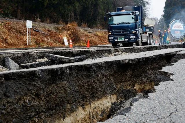 Workers repair a damaged road, in the aftermath of an earthquake, near Anamizu, Japan on January 3, 202. (Photo by Kim Kyung-Hoon/Reuters)