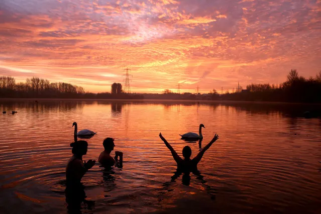 A swimmer reacts as the sun rises over Sale Water Park in Manchester, Britain, January 18, 2022. (Photo by Phil Noble/Reuters)