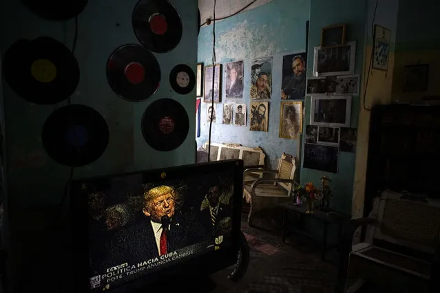 A television set shows U.S. President Donald Trump announcing his new Cuba policy, in a living room decorated with images of Cuban leaders at a house in Havana, Cuba, Friday, June 16, 2017. Trump declared he was restoring some travel and economic restrictions on Cuba that were lifted as part of Barack Obama's historic easing. (Photo by Ramon Espinosa/AP Photo)