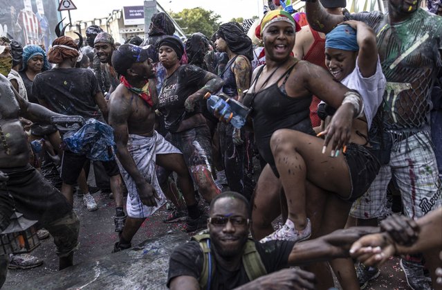 Revellers dance as the opening of the Notting Hill carnival begins with 'J'Ouvert' on August 28, 2022 in London, England. The Notting Hill Carnival has returned after a two year break due to the Coronavirus pandemic. (Photo by Dan Kitwood/Getty Images)