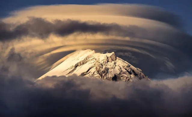 These stunning images have captured UFO type clouds forming around world famous volcano. The Kamchatka peninsula contains the volcanoes of Kamchatka, which have been captured in a series of stunning shots by photographer Vladimir Voychuk, 37, from Klin, Russia. It is said that Kamchatka is one of the most picturesque distant corners of huge Russia and attracts hundreds of photographers with its unique nature. Here: The stunning Kamchatka Peninsula, Russia. (Photo by Vladimir Voychuk/Caters News)
