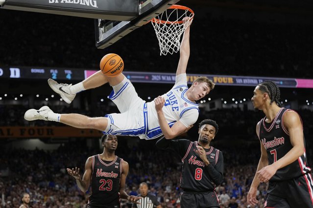 Duke's Cooper Flagg (2) dunks the ball as Houston's Terrance Arceneaux (23), Mylik Wilson (8) and Milos Uzan (7) watch during the first half in the national semifinals at the Final Four of the NCAA college basketball tournament, Saturday, April 5, 2025, in San Antonio. (Photo by Eric Gay/AP Photo)