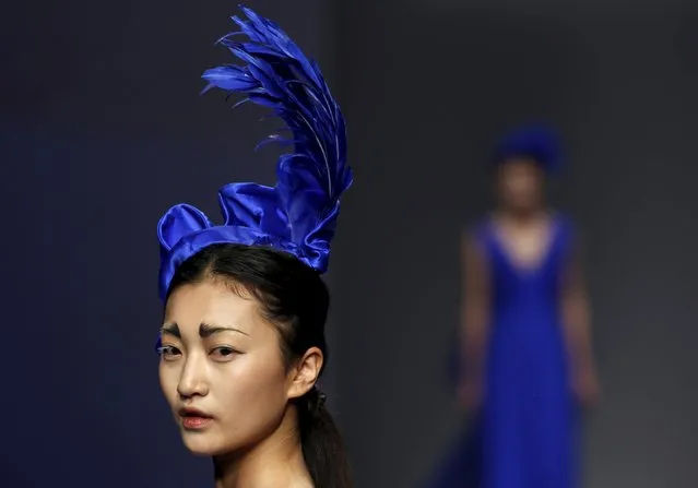 Models present creations from ECHO CHEN Collection at China Fashion Week S/S 2016 in Beijing, October 26, 2015. (Photo by Kim Kyung-Hoon/Reuters)