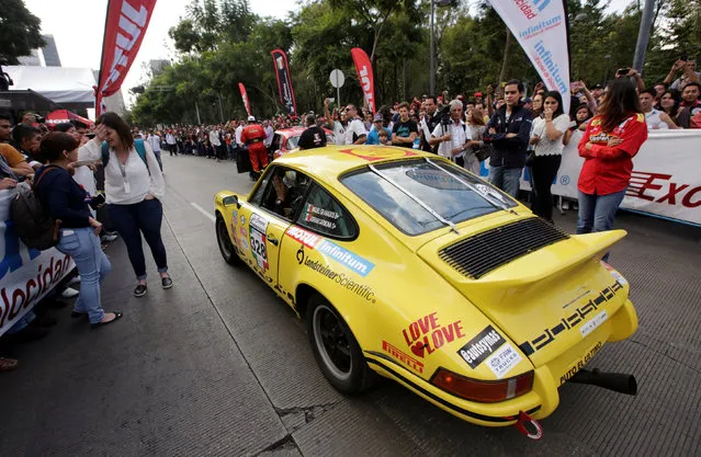 A participant drives his 1973 Porsche 911 as he arrives in Mexico City to take part in the Carrera Panamericana (“Pan-American Road Race”) in Mexico October 15, 2016. (Photo by Henry Romero/Reuters)