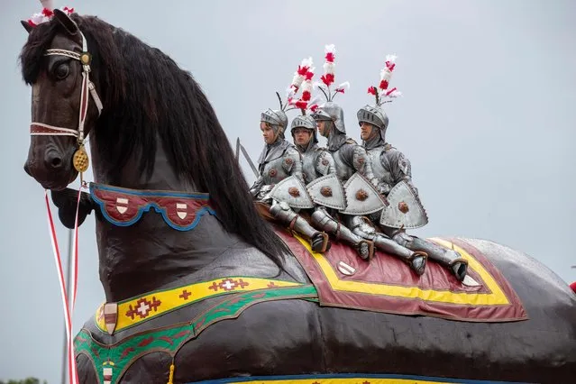Dressed up participants take part in the “Ros Beiaardommegang” procession featuring the heroic horse, Ros Beiaard, in Dendermonde on May 29, 2022. The parade should have taken place in 2020, but was postponed twice due to the Covid-19 pandemic. (Photo by Nicolas Maeterlinck/BELGA via AFP Photo)