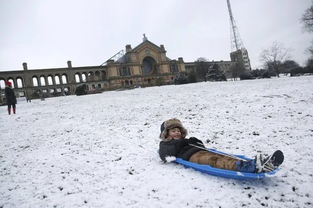 Nekko Sammann sledges in the snow at Alexandra Palace in north London, Britain January 17, 2016. (Photo by Neil Hall/Reuters)