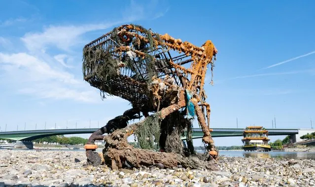 A rusted shopping cart is seen on a sandbank in the Rhine exposed by the low tide in Bonn, Germany on August 16, 2022. (Photo by Benjamin Westhoff/Reuters)