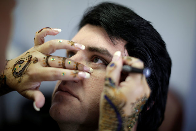 Elvis tribute artist Matt Birse from Adelaide has eye makeup applied in the dressing room before the final of the Ultimate Elvis tribute artist competition at the 25th annual Parkes Elvis Festival in the rural Australian town of Parkes, west of Sydney, January 14, 2017. (Photo by Jason Reed/Reuters)