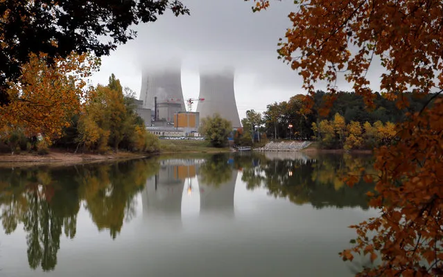 Steam rises from the cooling towers at the nuclear power plant in Dampierre-en-Burly, France, October 21, 2016. Picture taken October 21, 2016. (Photo by Regis Duvignau/Reuters)