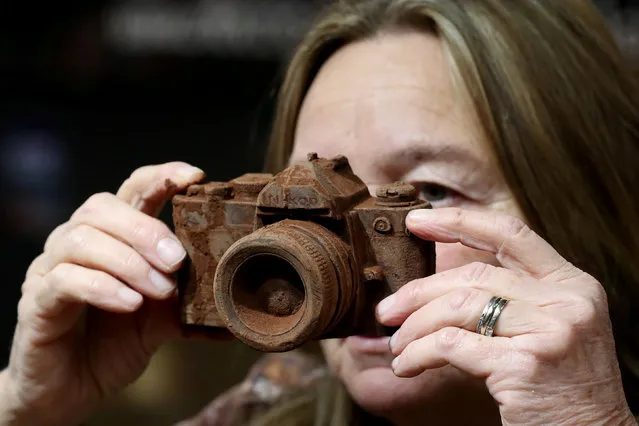 A photo camera made of chocolate is seen at the “Le Salon du Chocolat – Chocoladesalon” chocolate fair, in Brussels, Belgium, February 21, 2019. (Photo by Yves Herman/Reuters)