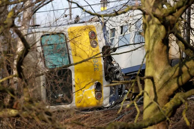 A general view of the train after the accident in Leuven, Belgium, 18 February 2017. Report states the train was traveling from Leuven to De Panne. It consisted of three trainsets and derailed around 1.30 pm. A hundred people were on board. 16 people were injured and one died. (Photo by Julien Warnand/EPA)