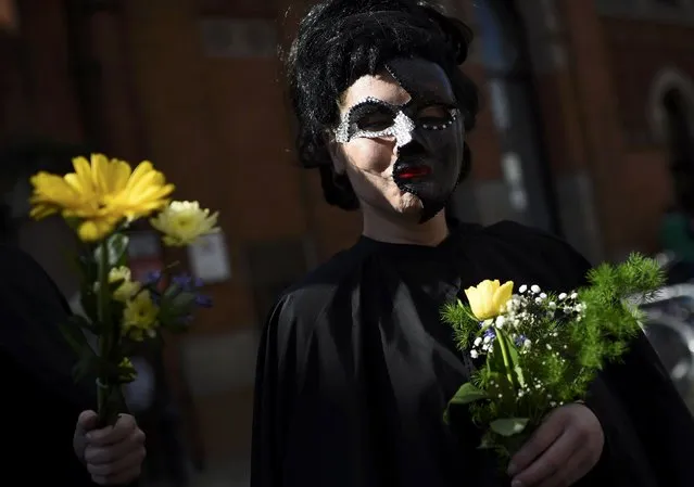 A woman wears a disguise during celebrations to mark the 400th anniversary of the William Shakespeare's death in the city of his birth, Stratford-Upon-Avon, Britain, April 23, 2016. (Photo by Dylan Martinez/Reuters)