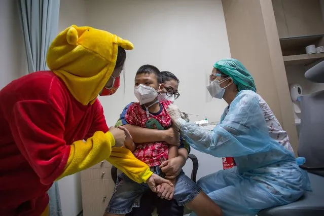 A health worker administers a dose of Covid-19 Pfizer pediatric vaccine to a boy in Bangkok on January 31, 2022. Thailand has started vaccinating children aged 5-11 years to prevent the spread of coronavirus COVID-19 at Queen Sirikit National Institute Of Child Health in Bangkok. (Photo by Adisorn Chabsungnoen/SOPA Images/Rex Features/Shutterstock)