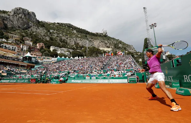 Spain' s Rafael Nadal returns the ball to Britain' s Kyle Edmund during the Monte Carlo ATP Masters Series tournament on April 19, 2017 in Monaco. (Photo by Eric Gaillard/Reuters)