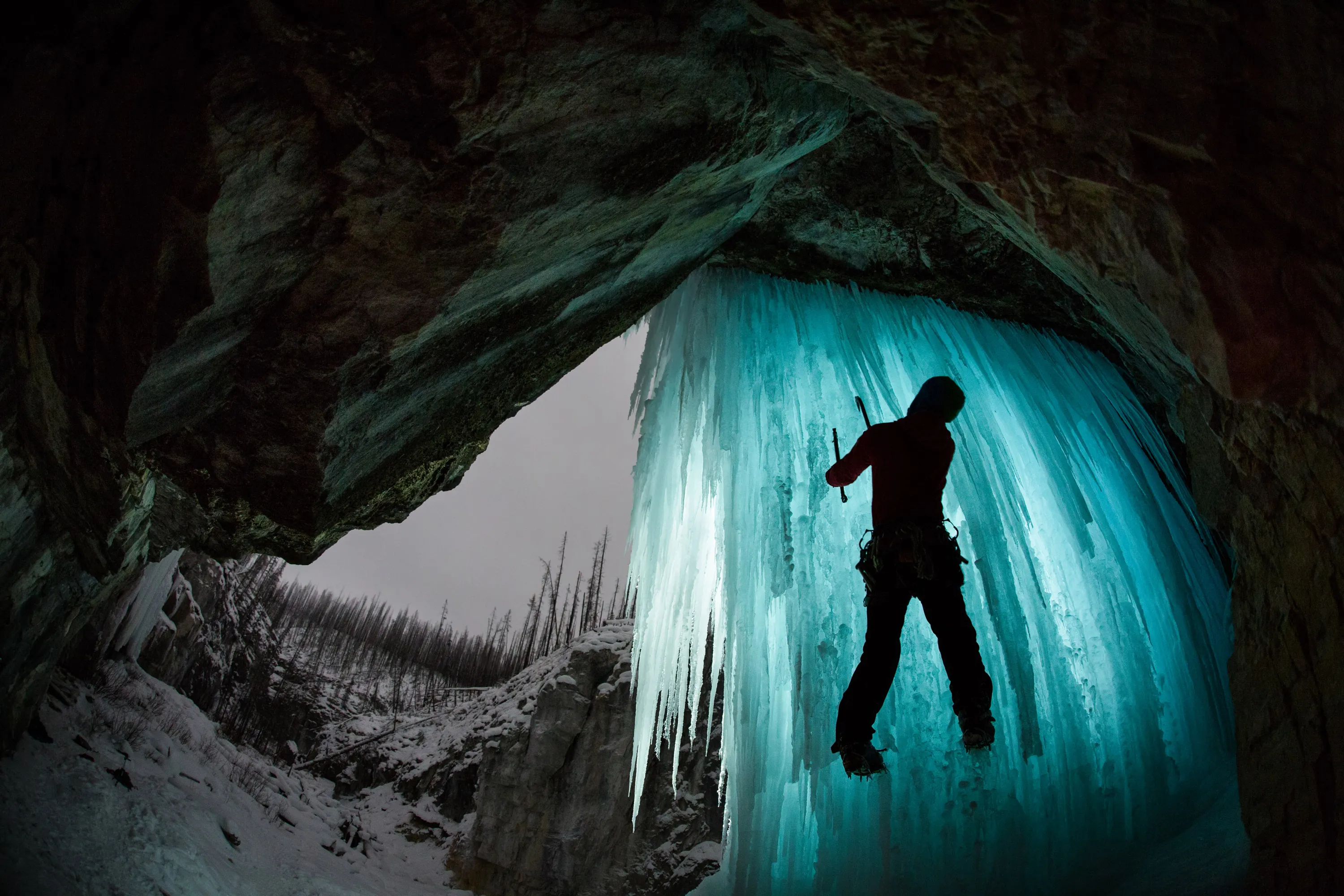 Photographer Puts Everyday “selfies” To Shame 