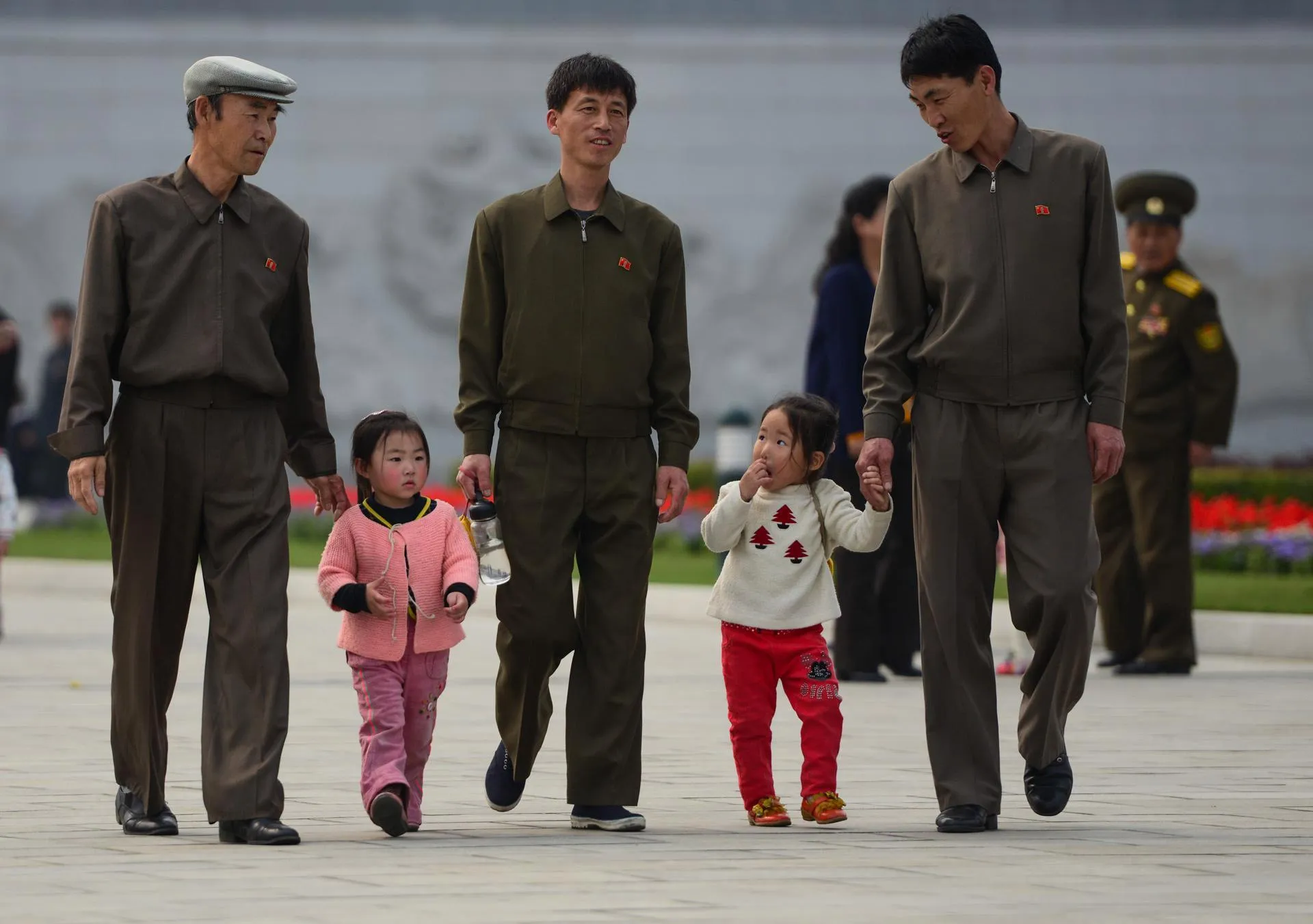 Корея реальная жизнь. Северная Корея люди. Жизнь в Северной Корее. Северная Корея Повседневная жизнь. Пхеньян люди.