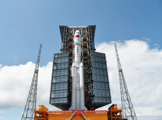 Long March 7 rocket, a new Chinese carrier rocket model scheduled to have its first launch in between June 25 to 29, is seen at launch pad in Wenchang, Hainan province, China June 22, 2016. (Photo by Reuters/China Daily)
