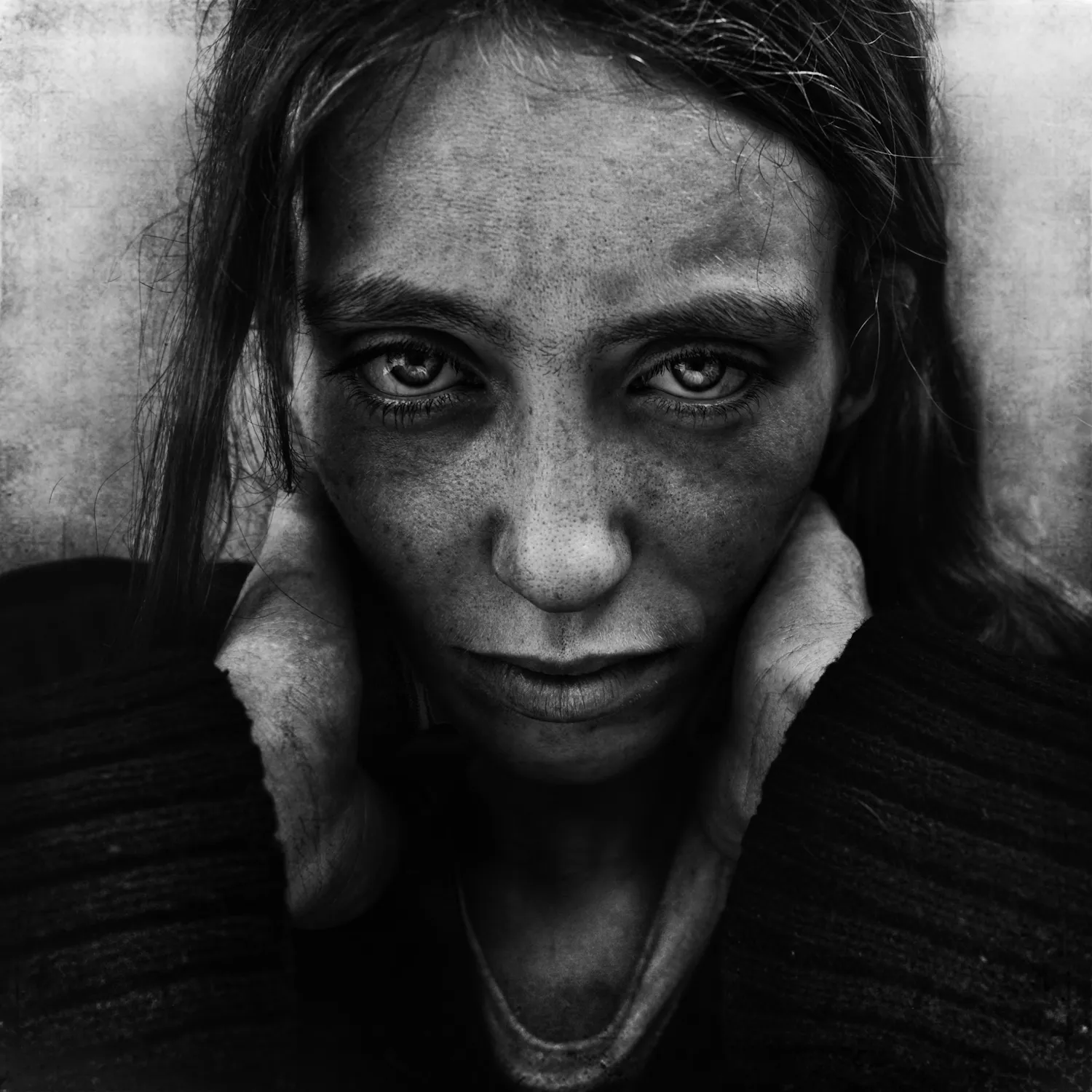 Gypsy woman she homeless. Ли Джеффрис. Lee Jeffries бездомные. Ли Джеффрис фотограф. Ли Джеффрис портреты.