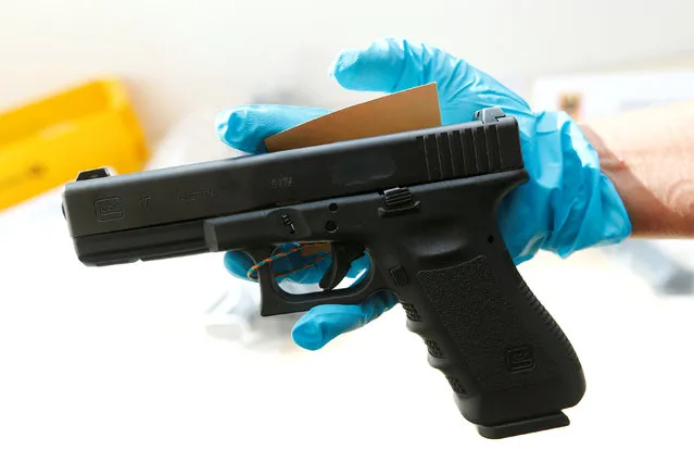 A Glock 17 semi-automatic pistol, which belonged to a man who was arrested, is pictured during a news conference at the customs investigation office in Frankfurt, Germany, August 17, 2016. (Photo by Ralph Orlowski/Reuters)
