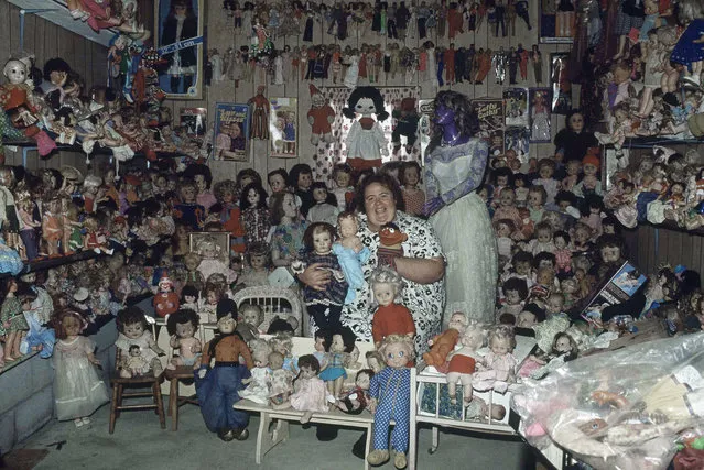 Carol Rosenblata of Odessa, Ont., near Kingston, is surrounded by some of her 3,000 dolls on September 24, 1980, which she has collected over the years. Her dolls come in a rainbow of colors, a world of nationalities. (Photo by AP Photo/The Canadian Press)