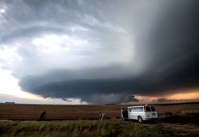 Storm chasing photographers take photos underneath a rotating supercell storm system in Maxwell, Nebraska on September 3, 2016. Although multiple tornado warnings were issued throughout the area, no funnel cloud touched down. (Photo by Josh Edelson/AFP Photo)