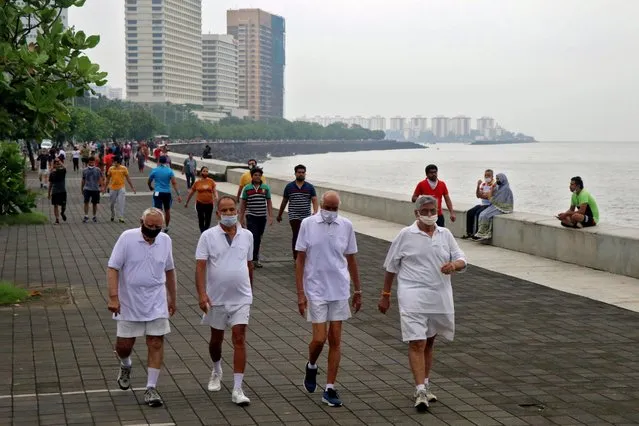 People stroll along the promenade at Marine Drive, amidst the coronavirus disease (COVID-19) outbreak, in Mumbai, India, September 22, 2020. (Photo by Niharika Kulkarni/Reuters)