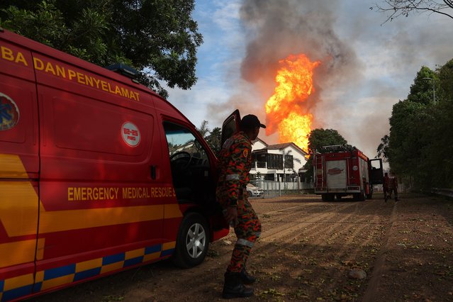 Vehicles from the Malaysia fire and rescue department arrive at the scene of a massive gas pipeline fire in Putra Heights, outside Kuala Lumpur, Malaysia, 01 April 2025. “The fire involves a Petronas gas pipeline leak, with an estimated 500m of the pipeline engulfed in flames”, the Selangor Fire and Rescue Department assistant director (operations) Ahmad Mukhlis Mukhtar said in a statement. (Photo by Fazry Ismail/EPA/EFE)