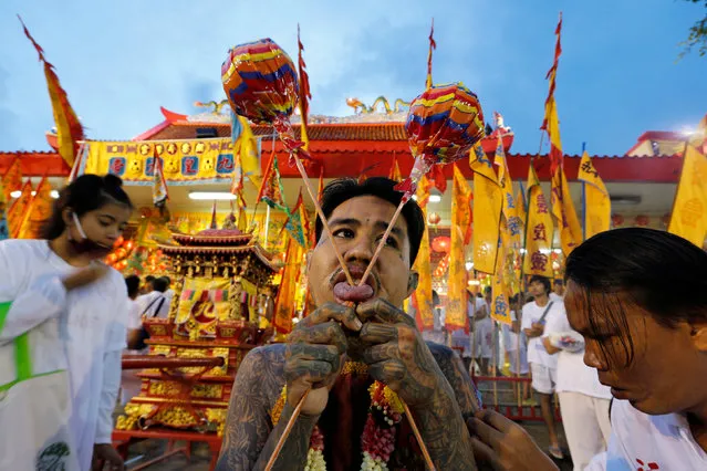 A devotee of the Chinese Bang Neow shrine with his tongue pierced takes part in a procession celebrating the annual vegetarian festival in Phuket, Thailand, October 6, 2016. (Photo by Jorge Silva/Reuters)