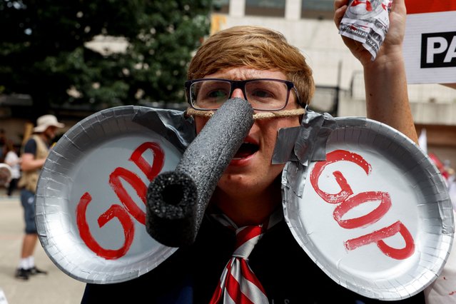 A counter-protester wears a makeshift GOP elephant costume, as demonstrators and members of the Coalition to March on the RNC hold a rally in Milwaukee, Wisconsin on July 15, 2024. (Photo by Evelyn Hockstein/Reuters)