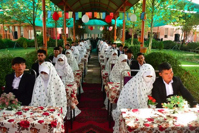 Brides and grooms participate in a mass marriage ceremony for 125 couples in Mazar-e-Sharif, Afghanistan, 28 September 2023. The ceremony was organized by 'Hasnia Darul Uloom' to promote the culture and alleviate high costs associated with weddings. The event was held in the hall of Darul Uloom in Mazar-e-Sharif, Balkh, and saw the participation of hundreds of the couples' relatives. It was the 10th time such a mass wedding ceremony was organized, according to Marzieh Hosseini, a cultural assistant of Darul Uloom. The purpose of these mass weddings is to assist young people who cannot afford the expenses of a wedding on their own. (Photo by EPA/EFE/Stringer)