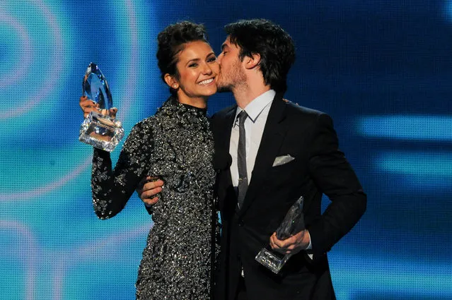 Actors Nina Dobrev (L) and Ian Somerhalder, winners of the Favorite On Screen Chemistry award for “The Vampire Diaries”, speak onstage at the 40th Annual People's Choice Awards show at Nokia Theatre LA Live on January 8, 2014 in Los Angeles, California. (Photo by Allen Berezovsky/WireImage)