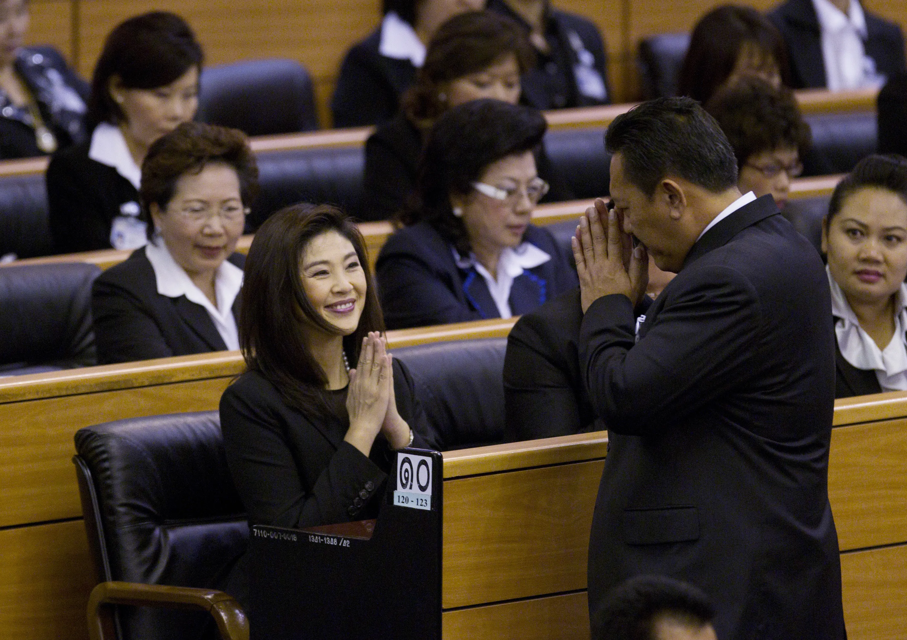 Yingluck Shinawatra Is Voted In As Thailand S First Female Prime Minister