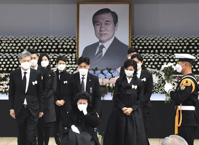 Relatives pay tribute at a memorial altar as they make a call of condolence at the funeral of deceased former South Korean President Roh Tae-woo, Saturday,  October 30, 2021 in Seoul, South Korea. Dozens of relatives and dignitaries gathered in South Korea’s capital on Saturday to pay their final respects to the former president, a key participant in a 1979 military coup who later won a landmark democratic election before his political career ended with imprisonment for corruption and treason. (Photo by Kim Min-Hee/Pool Photo via AP Photo)