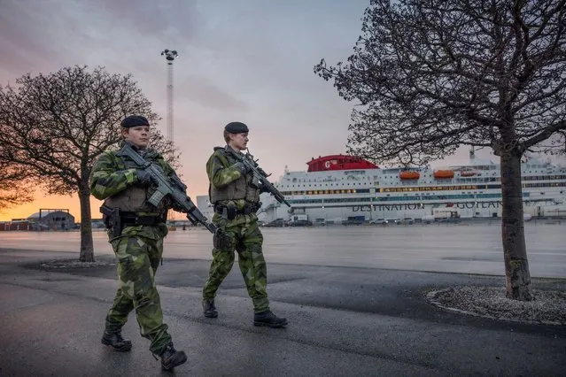 Soldiers from Gotland's regiment patrol Visby harbour, amid increased tensions between NATO and Russia over Ukraine, on the Swedish island of Gotland, Sweden, 13 January 2022. (Photo by Karl Melander/TT News Agency via Reuters)