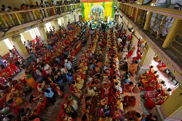 Hindu devotees worship young girls dressed as Kumari during rituals to celebrate the Navratri Festival, inside the Adyapeath Temple, on the outskirts of Kolkata, April 5, 2017. (Photo by Rupak De Chowdhuri/Reuters)
