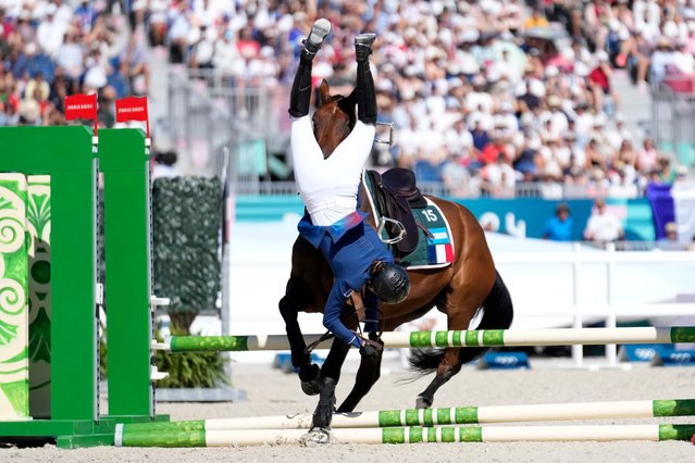 France's Marie Oteiza falls while riding Babouchka de la Bride IFCE during the final riding show of the women's individual in the modern pentathlon at the 2024 Summer Olympics, Sunday, August 11, 2024, in Versailles, France. (Photo by Mosa'ab Elshamy/AP Photo)