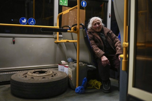 A woman who fled from the Azovstal steel plant in Mariupol waits in a bus to be processed upon her arrival to a reception center for displaced people in Zaporizhzhia, Ukraine, Sunday, May 8, 2022. Thousands of Ukrainians continue to leave Russian occupied areas. (Photo by Francisco Seco/AP Photo)