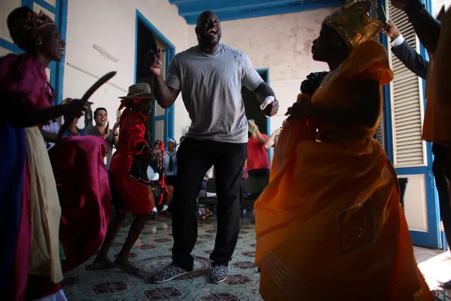 Former NBA basketball star Shaquille O'Neal (C), dances during a visit at the Municipal Museum of Guanabacoa in Havana, Cuba, June 27, 2016. (Photo by Alexandre Meneghini/Reuters)
