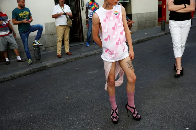 A competitor waits to take part in the annual race on high heels during Gay Pride celebrations in the quarter of Chueca in Madrid, Spain, June 30, 2016. (Photo by Susana Vera/Reuters)