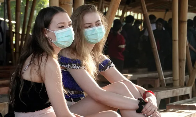 Tourists wear protective masks in Sanur, Bali, Indonesia, 15 March 2020. Indonesia has around 80 active cases of Covid-19. More than 70,000 people worldwide have recovered from coronavirus, nearly half of the total infections recorded since the outbreak began. (Photo by Made Nagi/EPA/EFE)