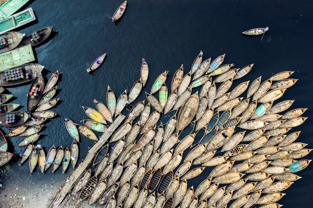 The Aerial picture shows boatmen waiting for passengers docked on the bank of a river during a government-imposed lockdown as a preventive measure against the COVID-19 coronavirus in Dhaka on March 28, 2020. (Photo by Munir Uz Zaman/AFP Photo)