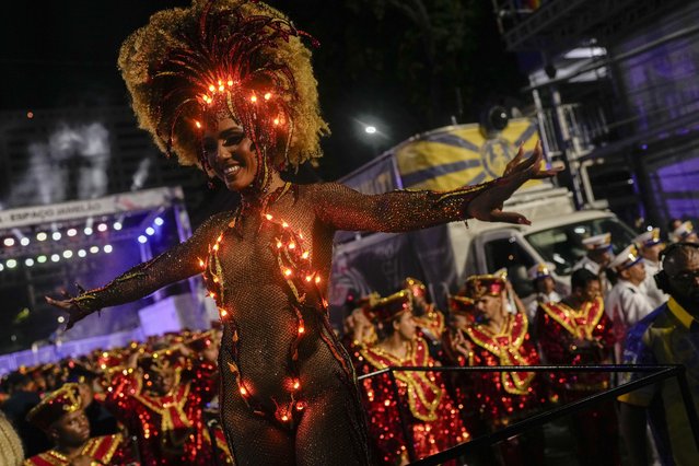 Drum queen Mayara Lima from Paraiso do Tuiuti samba school performs during Carnival celebrations at the Sambadrome in Rio de Janeiro, Brazil, Tuesday, February 13, 2024. (Photo by Silvia Izquierdo/AP Photo)