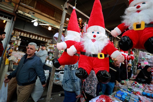 Iraqis sell Christmas goods at the Shorja market in the capital Baghdad, on December 14, 2022. (Photo by Ahmad Al-Rubaye/AFP Photo)