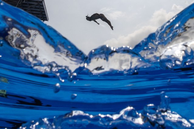 Romania's Catalin-Petru Preda icompetes in the Men’s 27m Platform High Diving Rounds 3-4 on day 15 of the Singapore 2025 World Aquatics Championships at The Palawan @ Sentosa on July 25, 2025 in Singapore. (Photo by Marko Djurica/Reuters)