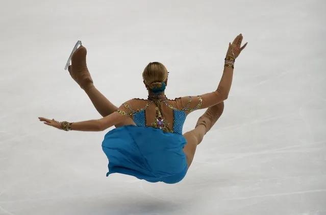 Anna Pogorilaya of Russia falls as she competes at the ladies' free skating program during China ISU Grand Prix of Figure Skating, in Beijing, China, November 7, 2015. (Photo by Kim Kyung-Hoon/Reuters)