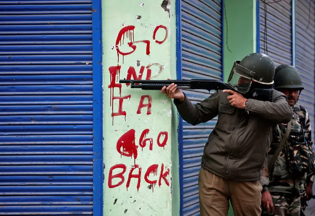 An Indian policeman aims his gun during an anti-India protest in Srinagar, November 4, 2016. (Photo by Danish Ismail/Reuters)