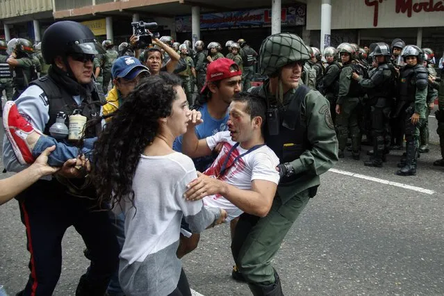An opposition student is carried away after being injured during a protest against President Nicolas Maduro's government in San Cristobal February 12, 2015. (Photo by Reuters/Stringer)