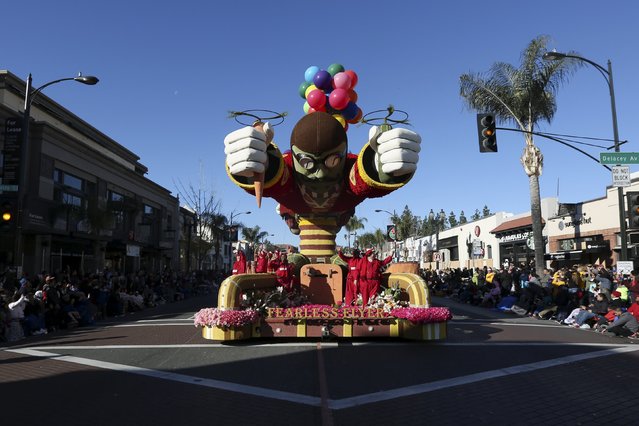 The Fantasy award winner, Trader Joe's "Fearless Flyer" float, moves through 127th Rose Parade in Pasadena, California January 1, 2016. (Photo by David McNew/Reuters)