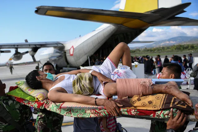 An injured man is evacuated on a military aircraft following an earthquake and tsunami at Mutiara Sis Al Jufri Airport in Palu, Central Sulawesi, Indonesia September 30, 2018 in this photo taken by Antara Foto. (Photo by Hafidz Mubarak A./Reuters/Antara Foto)